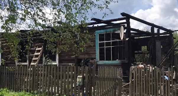 В Кувшиново сгорел дом двух многодетных семей