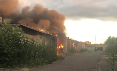 В Московском районе Твери сгорел гараж с автомобилем