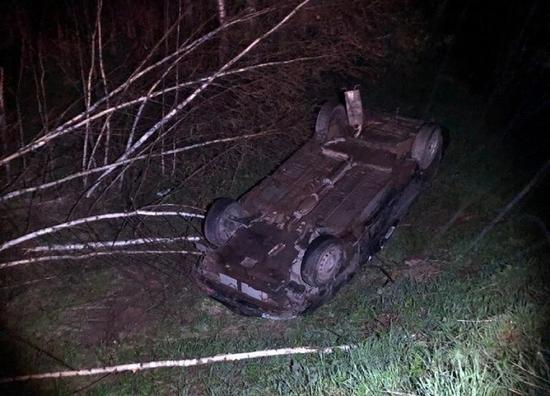В Тверской области 19-летний водитель перевернулся на автомобиле