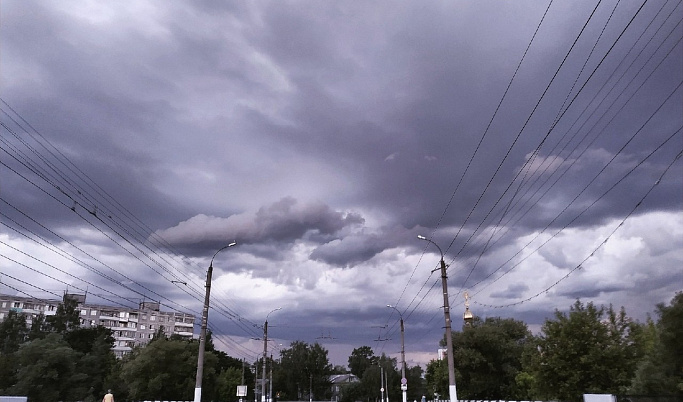 Дождь, град и сильный ветер движутся на Тверскую область