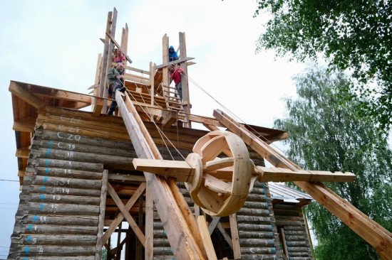 В Тверской области студенты московского Колледжа архитектуры восстанавливали деревянную часовню