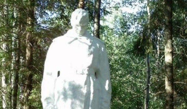 В деревне Иструбенка Оленинского района реконструировали памятник на воинском захоронении 
