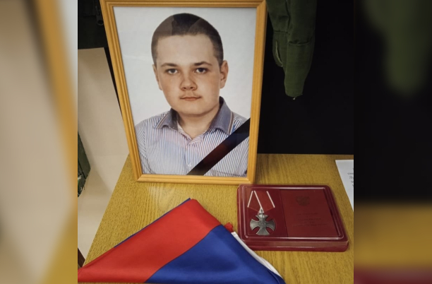 В Тверской области установили мемориальную доску имени 22-летнего Дмитрия Шекова, погибшего на СВО