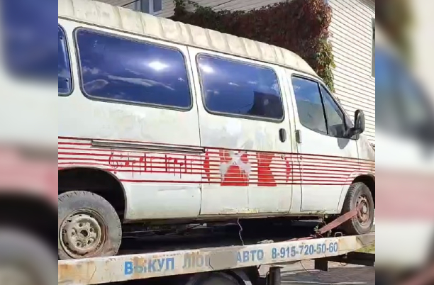 В Твери эвакуатор увез концертный автобус Михаила Круга