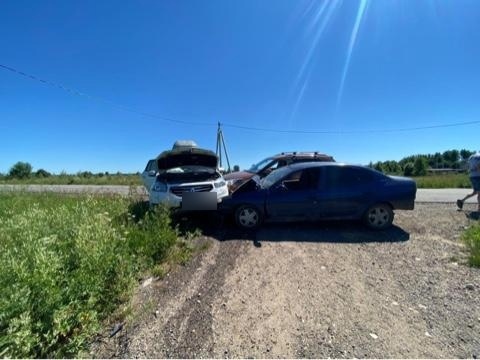 В Тверской области мужчина обгонял автомобиль и устроил тройное ДТП