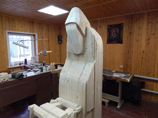 В Тверской области осужденные делают деревянную скульптуру Нила Столобенского
