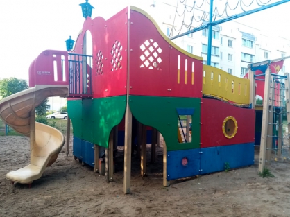В Твери на детской площадке травмировалась 3-летняя девочка