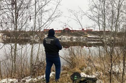 В Тверской области на берегу реки обнаружили тело пожилого мужчины