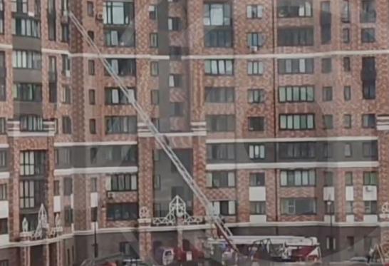 В Твери СК и прокуратура начали проверку по делу о 3-летнем ребенке на балконе многоэтажки