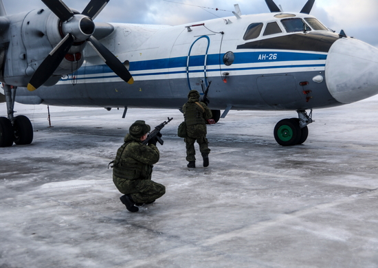 Военные отбивали аэродром у «террористов» в Твери