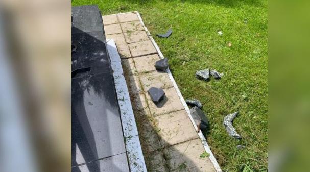 Пожилой вандал разгромил мемориал во Ржеве