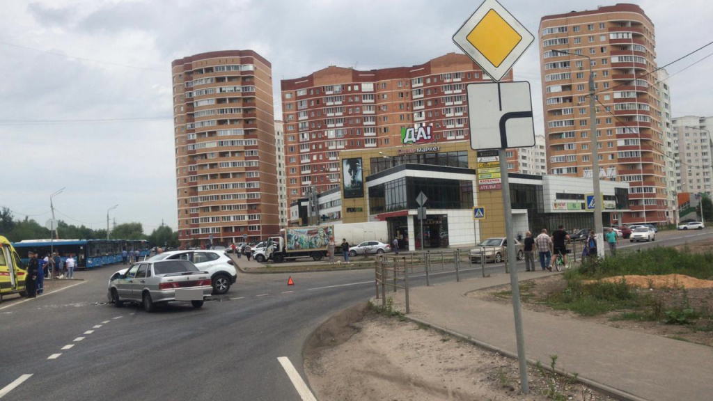 В Заволжском районе Твери в аварии пострадал водитель «Рено».jpg