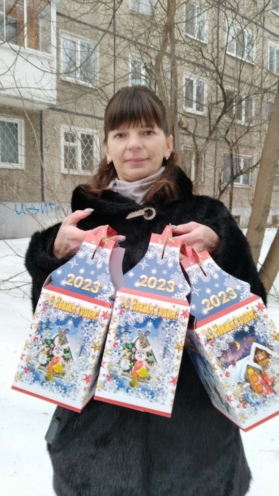 В Тверской области начали вручать новогодние подарки детям участников СВО и из многодетных семей 