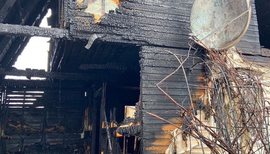 При пожаре в доме в Тверской области погибли четыре человека