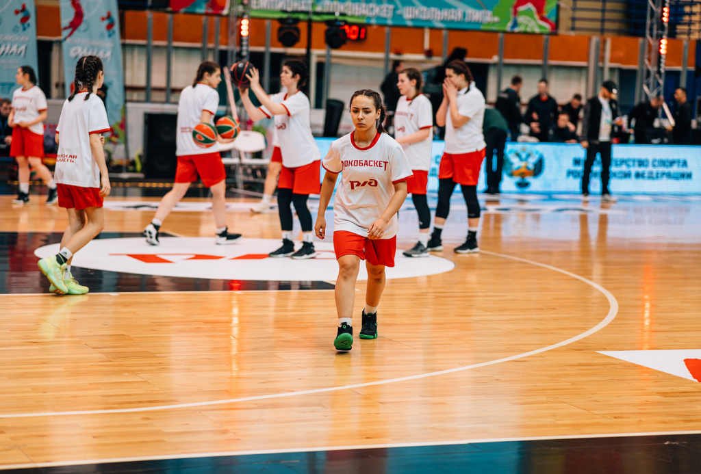 Тверские спортсменки заняли второе место на Всероссийском чемпионате по баскетболу среди школьных команд