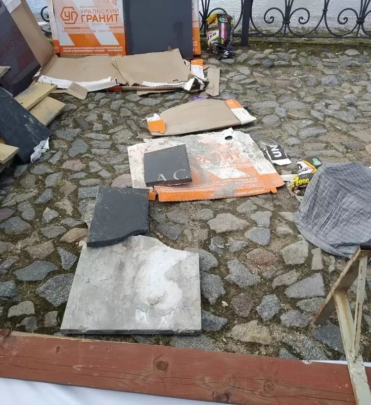 Именную плиту у памятника Пушкину разбили в Твери 