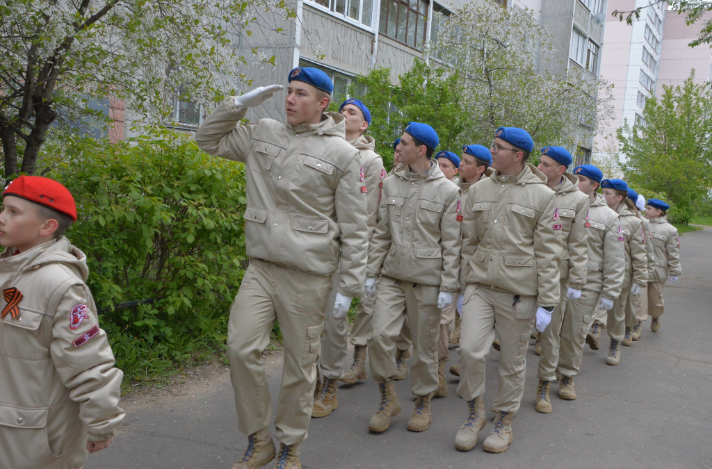 В Твери для ветеранов войны проходят мини-парады