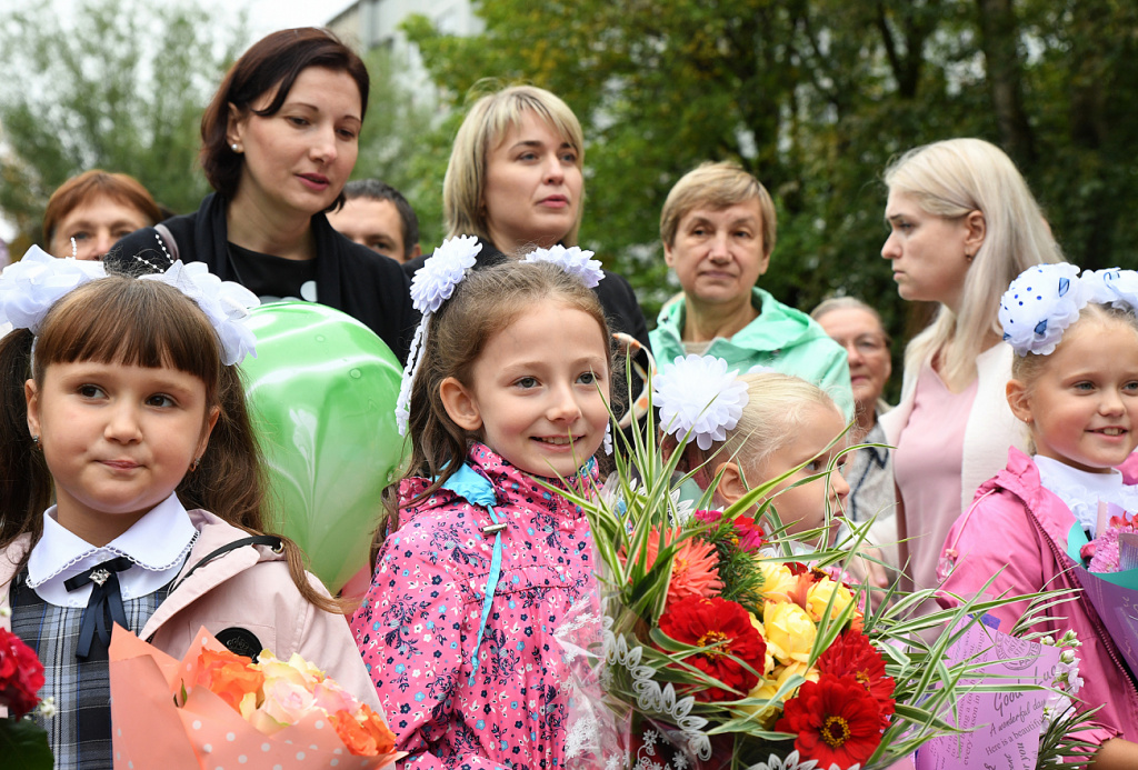 В Твери Игорь Руденя принял участие в торжественной линейке в школе №29 