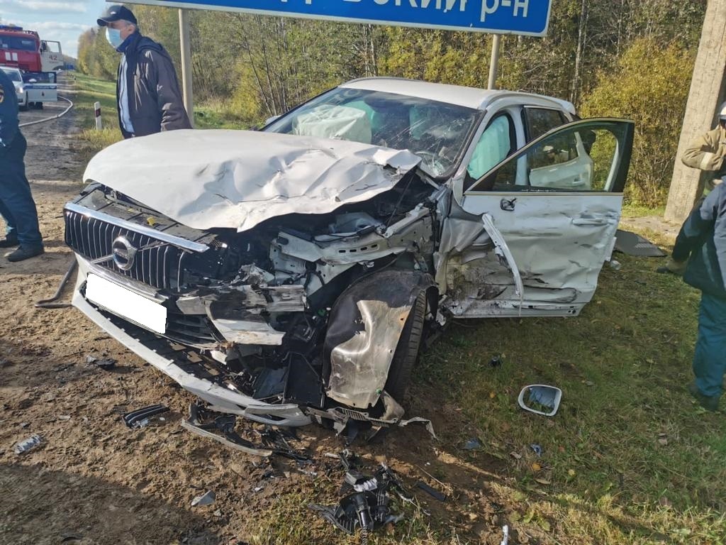 Появились фото и подробности смертельной аварии на трассе М-9 в Тверской области