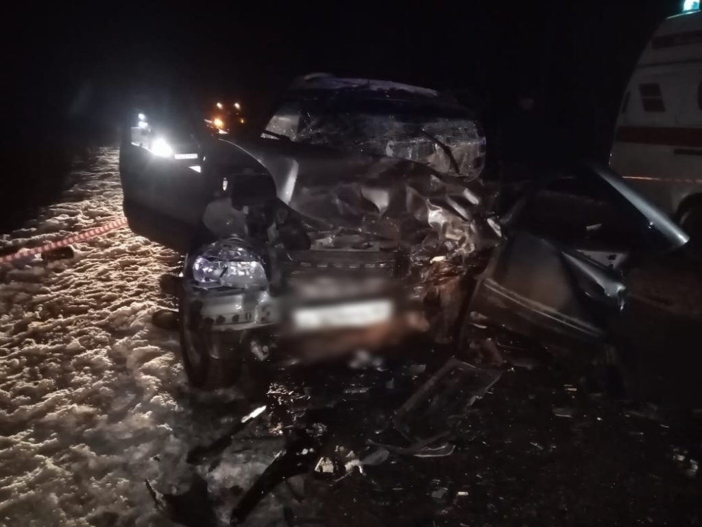 При столкновении машин в Тверской области пострадало более десяти человек