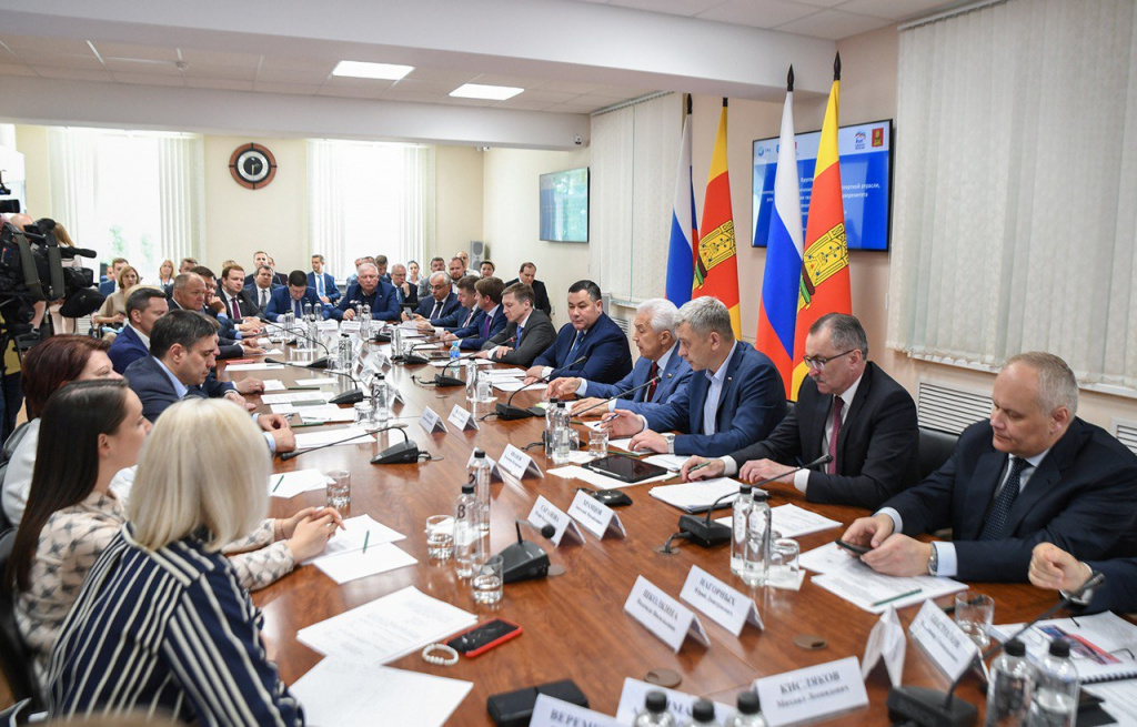 Игорь Руденя и депутаты Госдумы РФ обсудили вопросы развития транспортного машиностроения в Твери