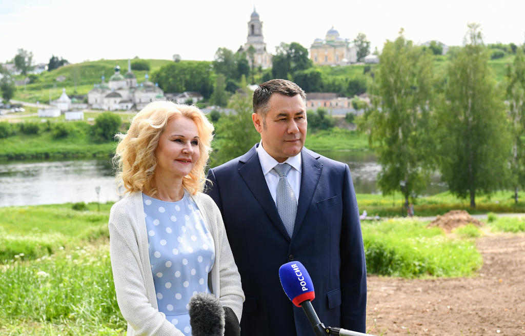 Татьяна Голикова и Игорь Руденя на открытии памятника