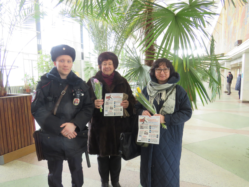 Правоохранители Тверской области поздравляют женщин с 8 Март