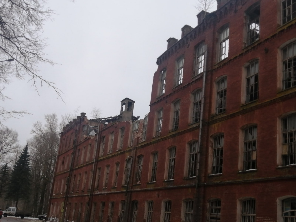 Часть стены фабрики «Пролетарский Авангард» обрушилась в Вышнем Волочке