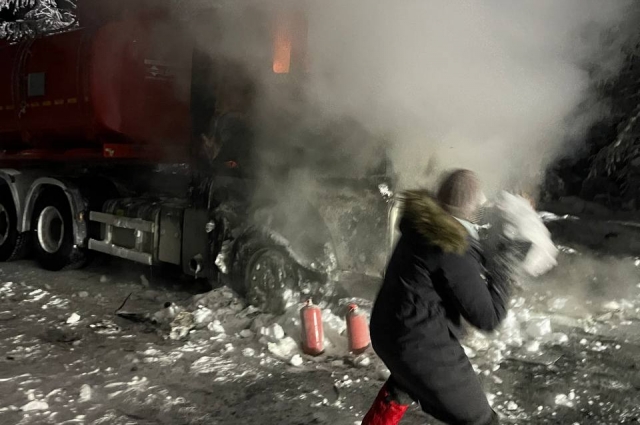 Путешественник из Твери спас дальнобойщика и 40 тонн нефти в Якутии.jpg