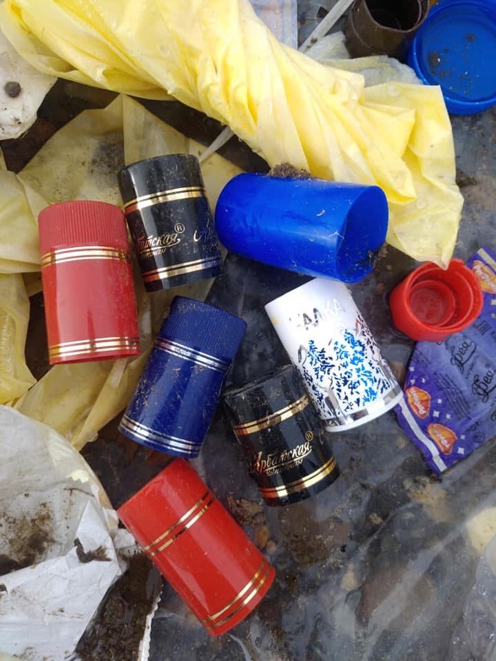 Под Тверью обнаружили несанкционированную свалку из отходов паленой водки