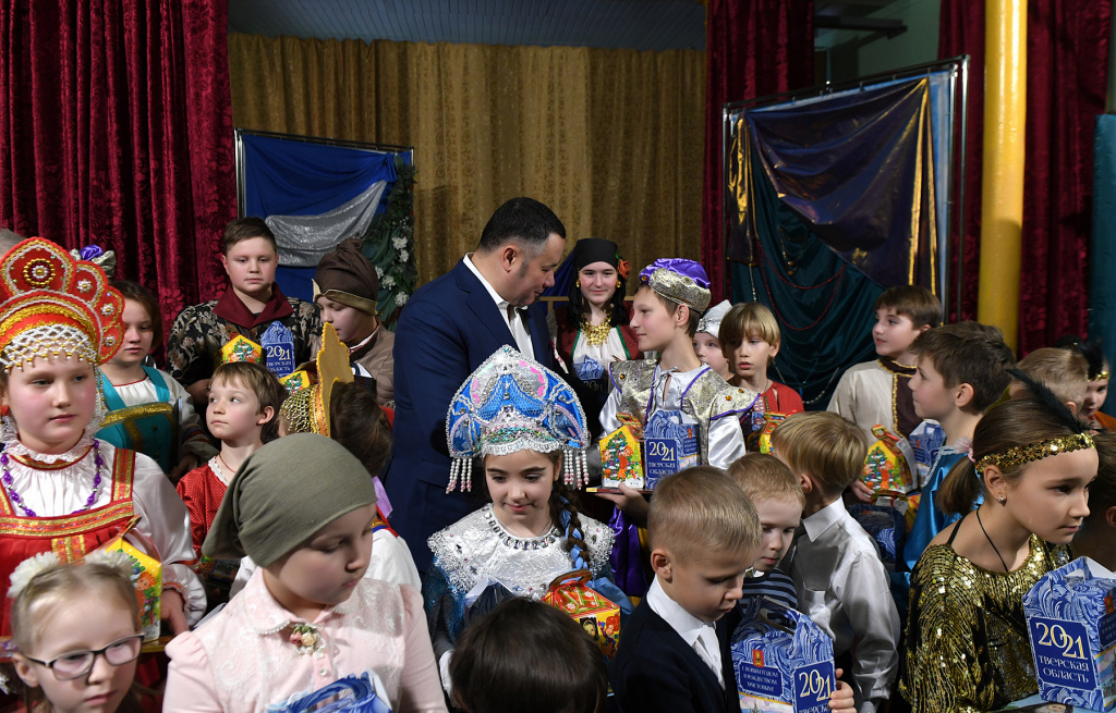 Игорь Руденя поздравил с Рождеством Христовым учеников Тверской епархиальной школы