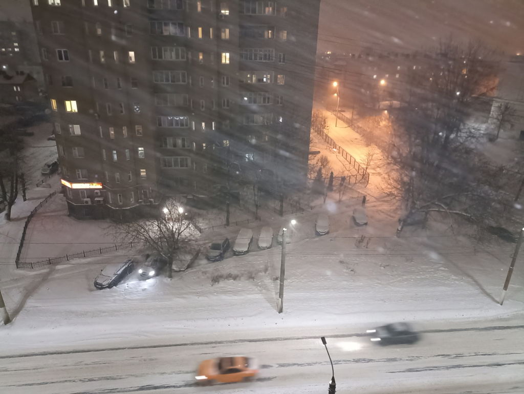 Замело снегом: жители Твери делятся фотографиями результата ночной метели