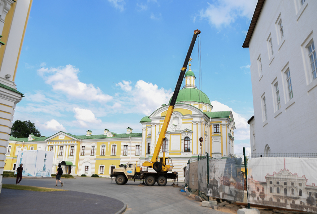 Игорь Руденя осмотрел ход благоустройства Соборной площади в Твери