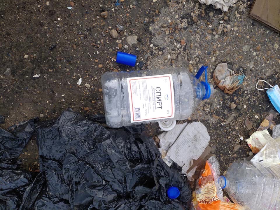 Под Тверью обнаружили несанкционированную свалку из отходов паленой водки