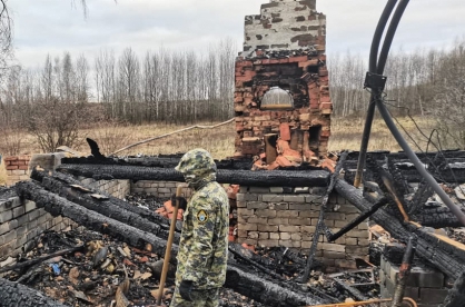 Жительница деревни в Тверской области заживо сожгла сожителя