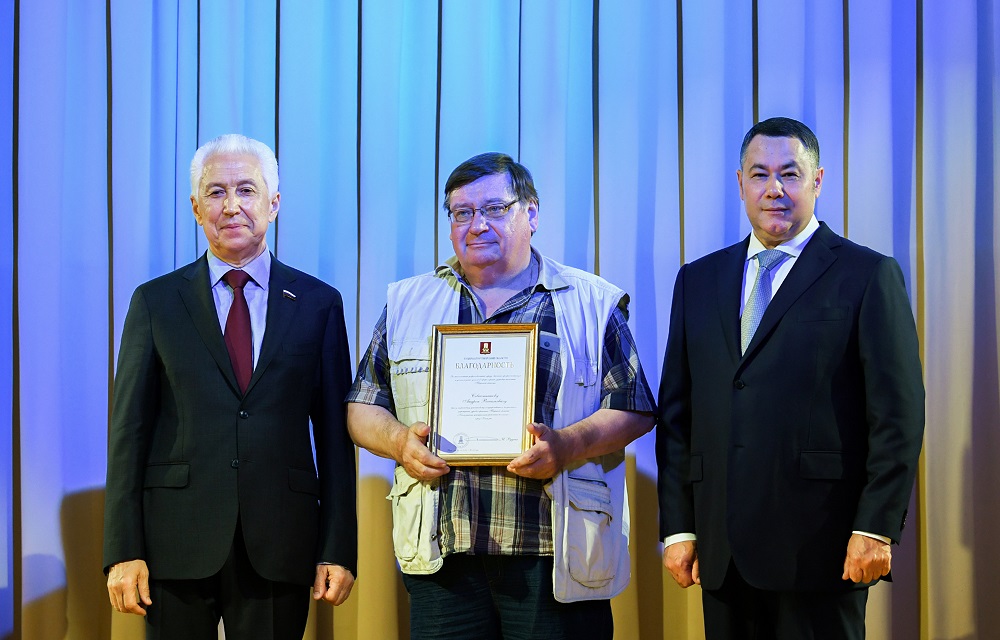 Губернатор Игорь Руденя наградил лучших медиков региона