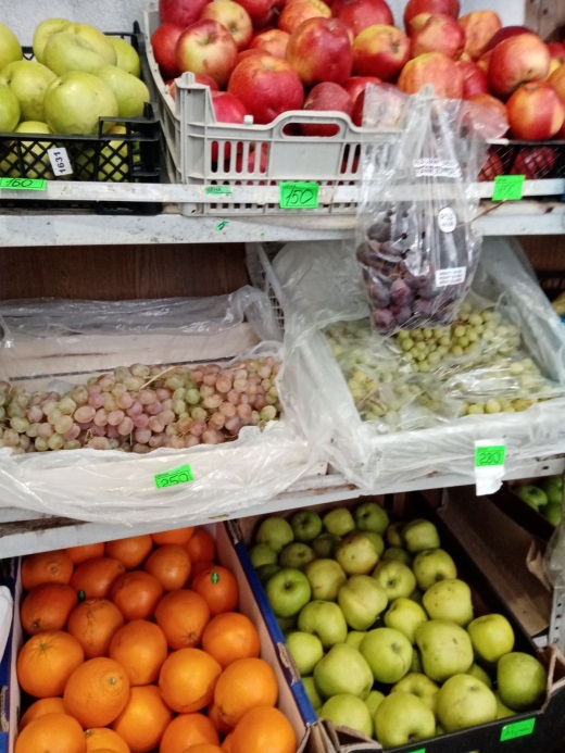 На тверском рынке торговали опасными для здоровья мандаринами и томатами