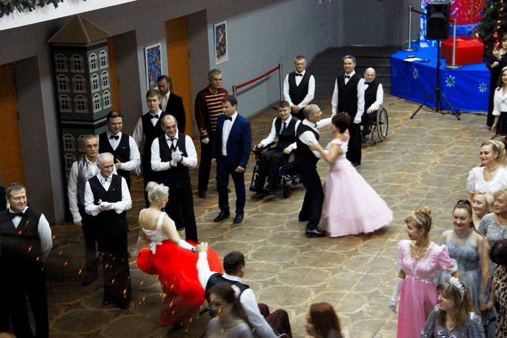 Танцы без ограничений: в Твери состоялся первый инклюзивный бал