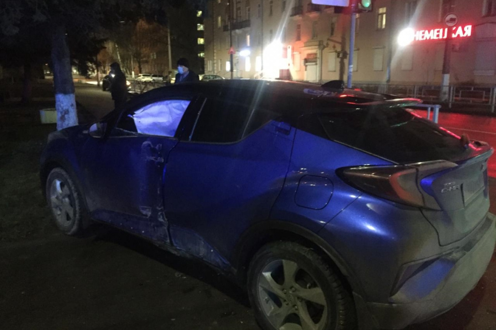 В Твери при столкновении BMW и «Тойоты» пострадали две девушки