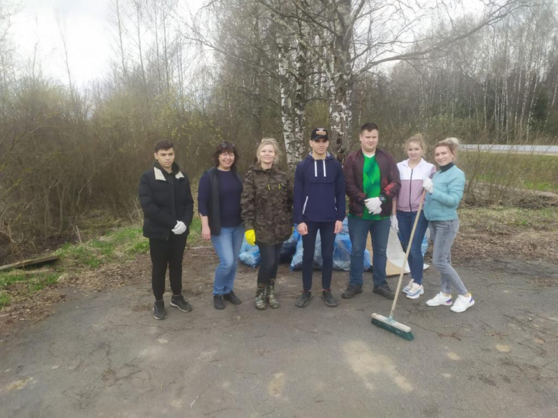 В Тверской области провели уборку памятников, посвящённых Великой Отечественной войне