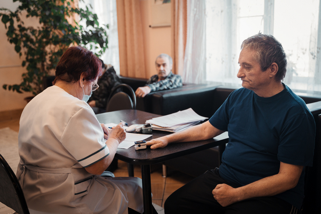 В Тверской области продолжается вакцинация от COVID-19 жителей старшего возраста