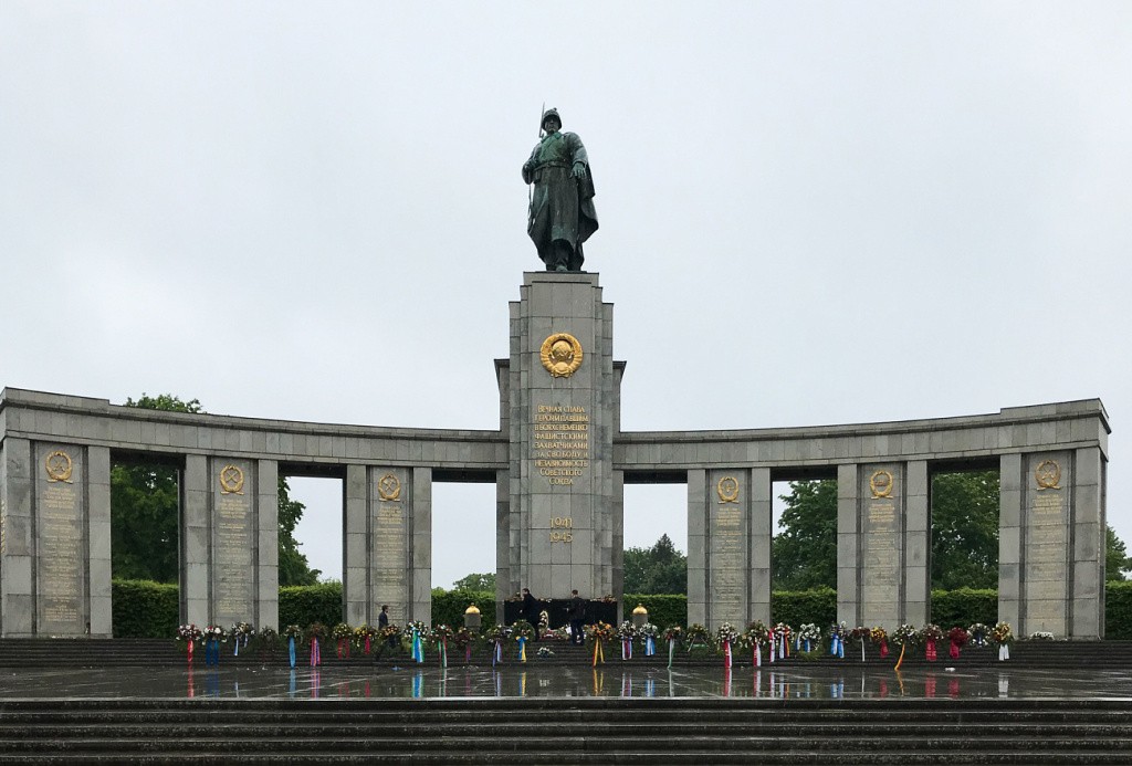 Игорь Руденя почтил в Берлине память советских воинов, погибших в годы Второй мировой войны