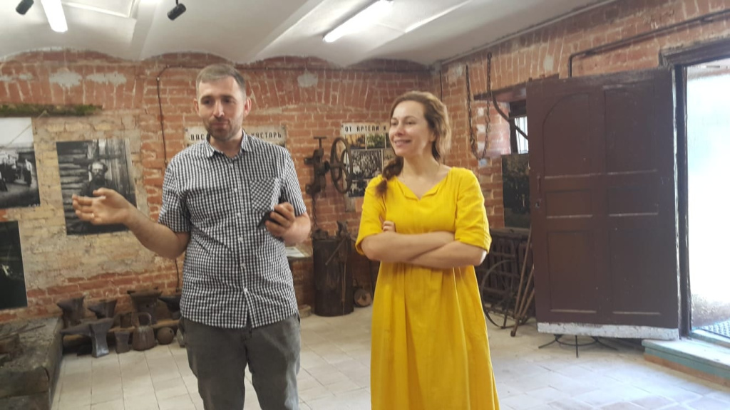 Известная актриса Екатерина Гусева посетила Васильевский музей гвоздарей под Тверью