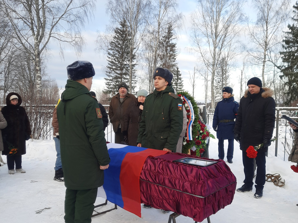 В Спировском районе простились с погибшим в боях на Украине Денисом Морозовым