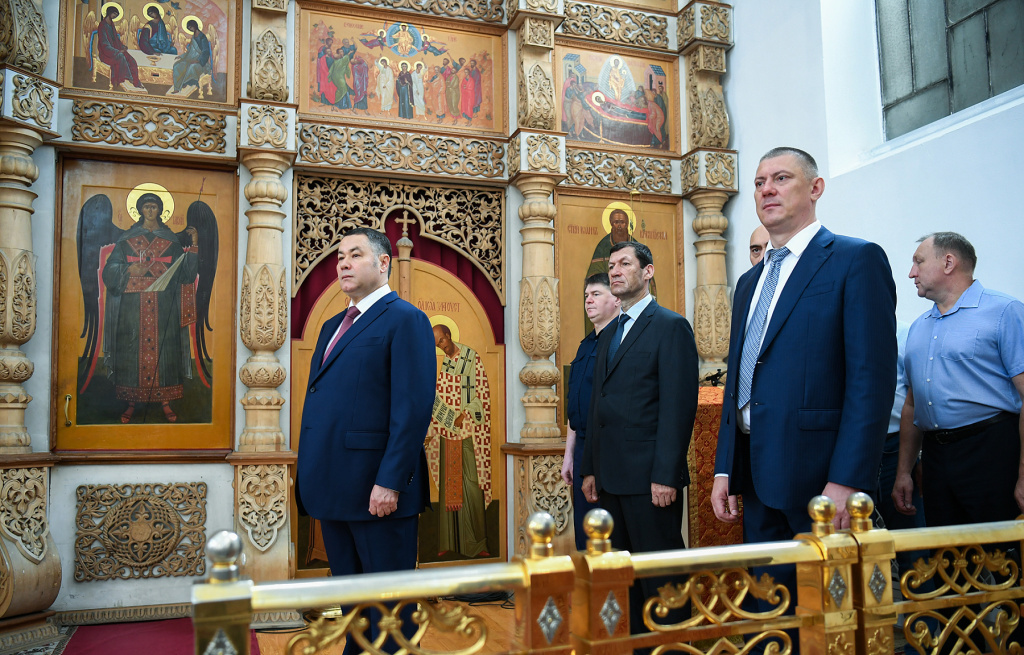 В Твери проходит торжественное перенесение мощей Михаила Тверского в Спасо-Преображенский собор