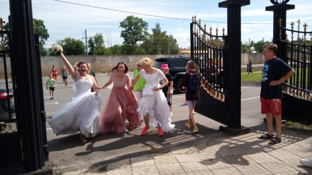 В Лихославле провели акцию Сбежавшие невесты