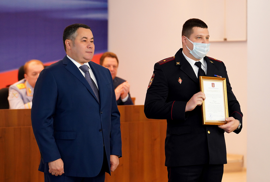 Игорь Руденя наградил сотрудников полиции Тверской области за вклад в обеспечение правопорядка