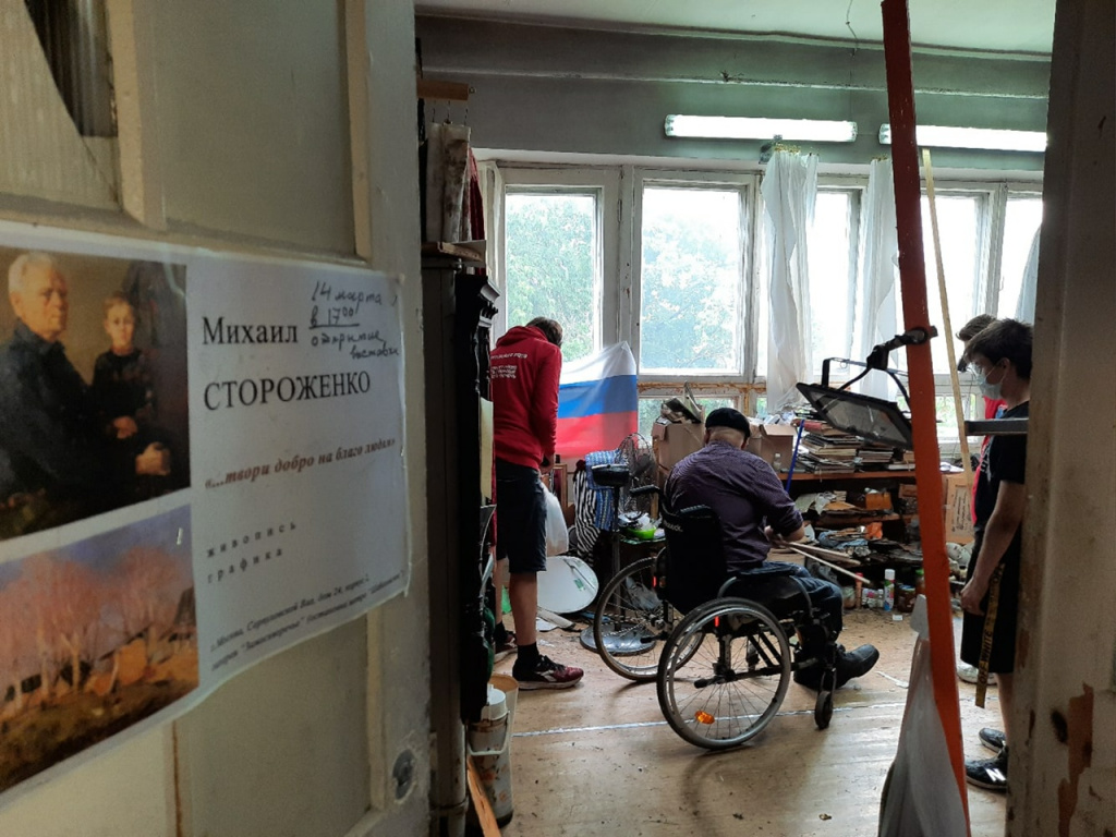 Жители Твери могут помочь 73-летнему художнику-колясочнику