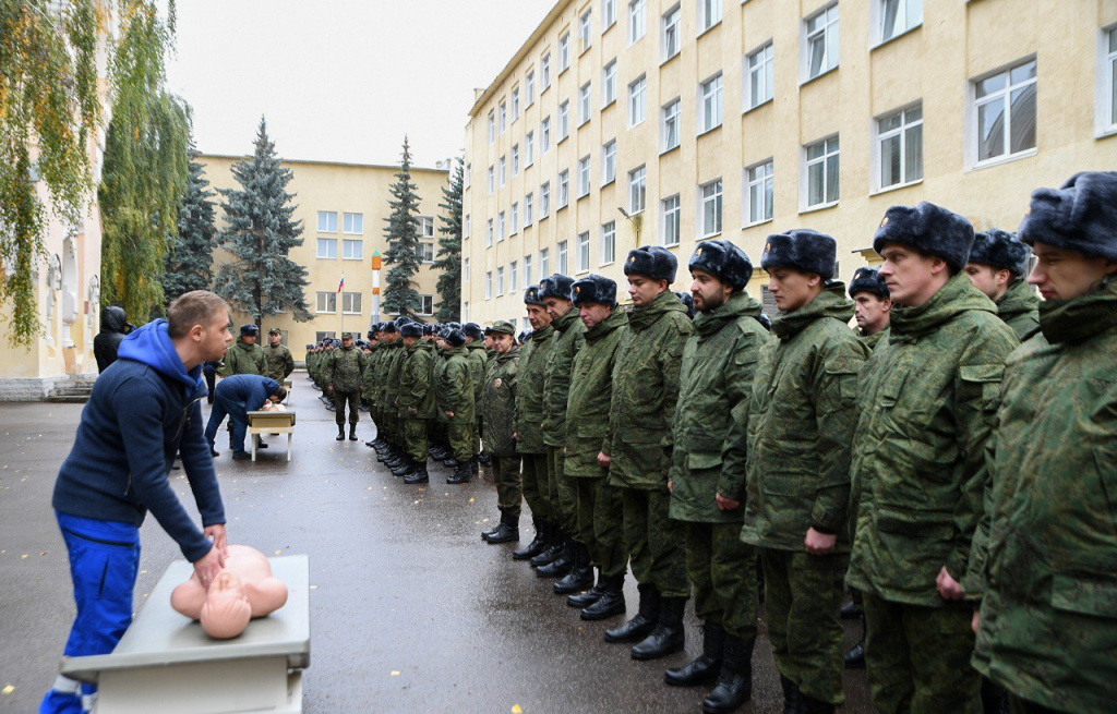 Игорь Руденя пообщался с мобилизованными защитниками Отечества на сборном пункте в Твери