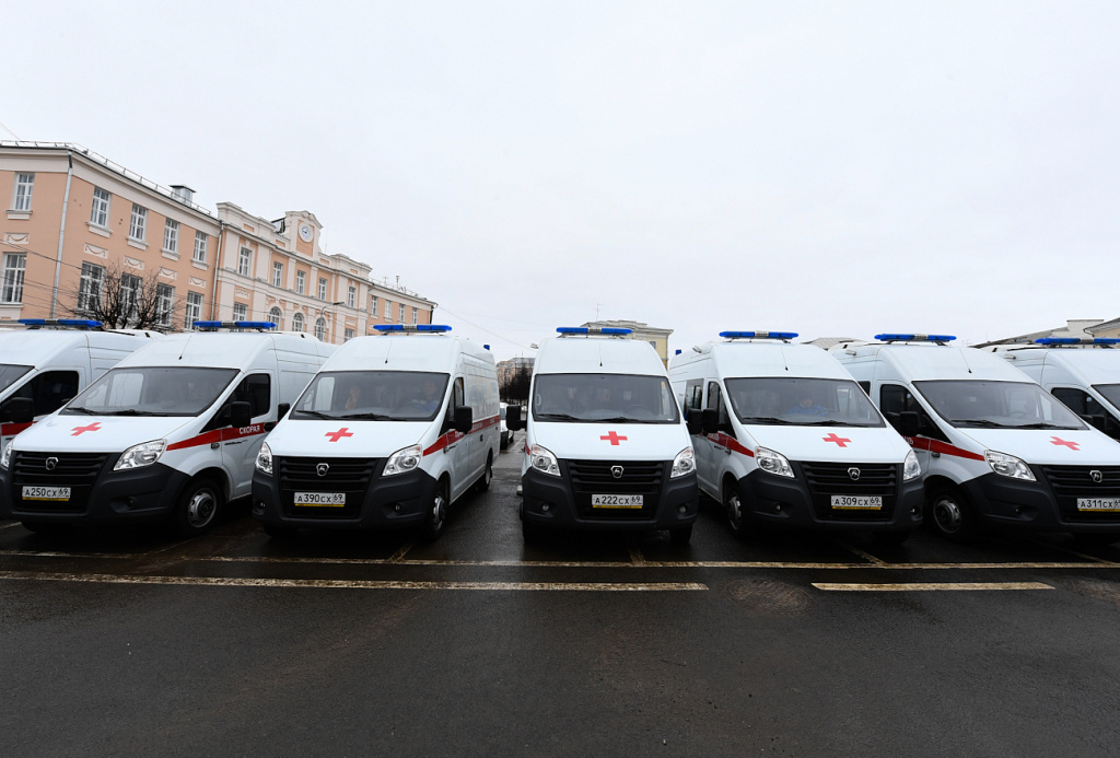 Учреждения здравоохранения Тверской области получили 14 новых машин скорой помощи